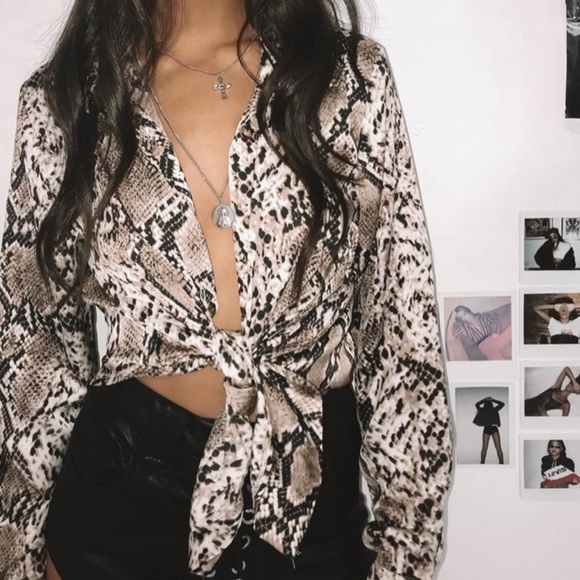 Princess Polly Button Up Blouse - Picture 2 of 13